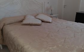 Anthea Boutique Rooms Felline